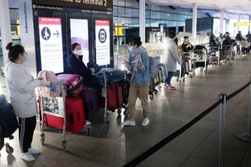 பிரித்தானியாவில்   நாடுகடத்தலை எதிர்நோக்கியுள்ள இந்தியர்கள்