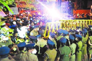 அமைதிவழி போராட்டத்தின் மீது காட்டுமிராண்டி தனமான தாக்குதல்: ஒருங்கிணைந்த தமிழர் கட்டமைப்பு கண்டனம் (Photos)