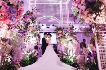 ලක්ෂ 750ක් වැයකොට මෙරට පැවති විවාහ මංගල උත්සවය..නාට්‍යංගනාවන් ඉන්දියාවෙන්..මල් නෙදර්ලන්තයෙන්..