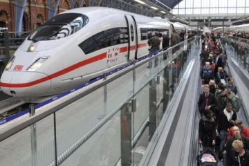 ஜேர்மனியில் ரயிலில் கோடரித் தாக்குதல் நடத்திய நபரால் பரபரப்பு