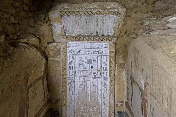 4300 ஆண்டுகள் பழமையான மம்மி.. தங்க இலையால் புதைக்கப்பட்ட ஆச்சர்யம்! | Egypt Gold Covered Mummy Among Latest Discoverise