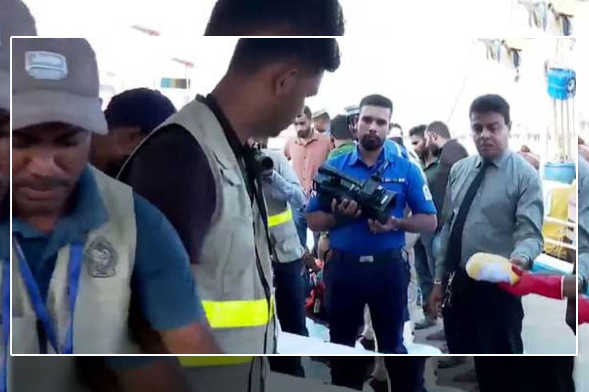 இலங்கைக் கடற்பரப்பில் சுற்றிவளைக்கப்பட்ட படகு : மீட்கப்பட்ட போதைப்பொருள் | Heroin Found On A Boat Intercepted In Sl Waters