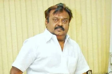 குடும்பத்துடன் பிறந்தநாளை சிம்பிளாக கொண்டாடிய விஜயகாந்த்- வெளிவந்த புகைப்படங்கள்