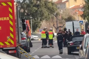 பிரான்சில் ரஷ்ய துணைதூதரகத்தின் மீது பெட்ரோல் குண்டுவீச்சு