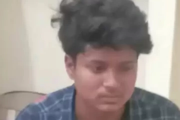 வேறொரு நபரை காதலித்த காதலி... நடுரோட்டில் சராமரியாக கத்தியால் குத்தி கிழித்த காதலன் - வேலூரில் பயங்கரம்