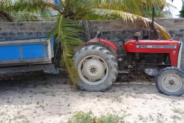 வீதி திருத்தவேலைக்கு வந்த உழவு இயந்திரத்தில் மோட்டர் களவு