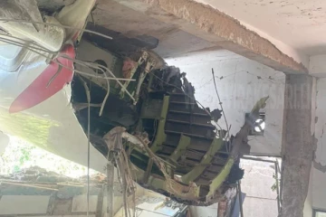 மருத்துவர்களின் விடுதி மீது விழுந்து நொருங்கிய ஏர் இந்தியா விமானம்