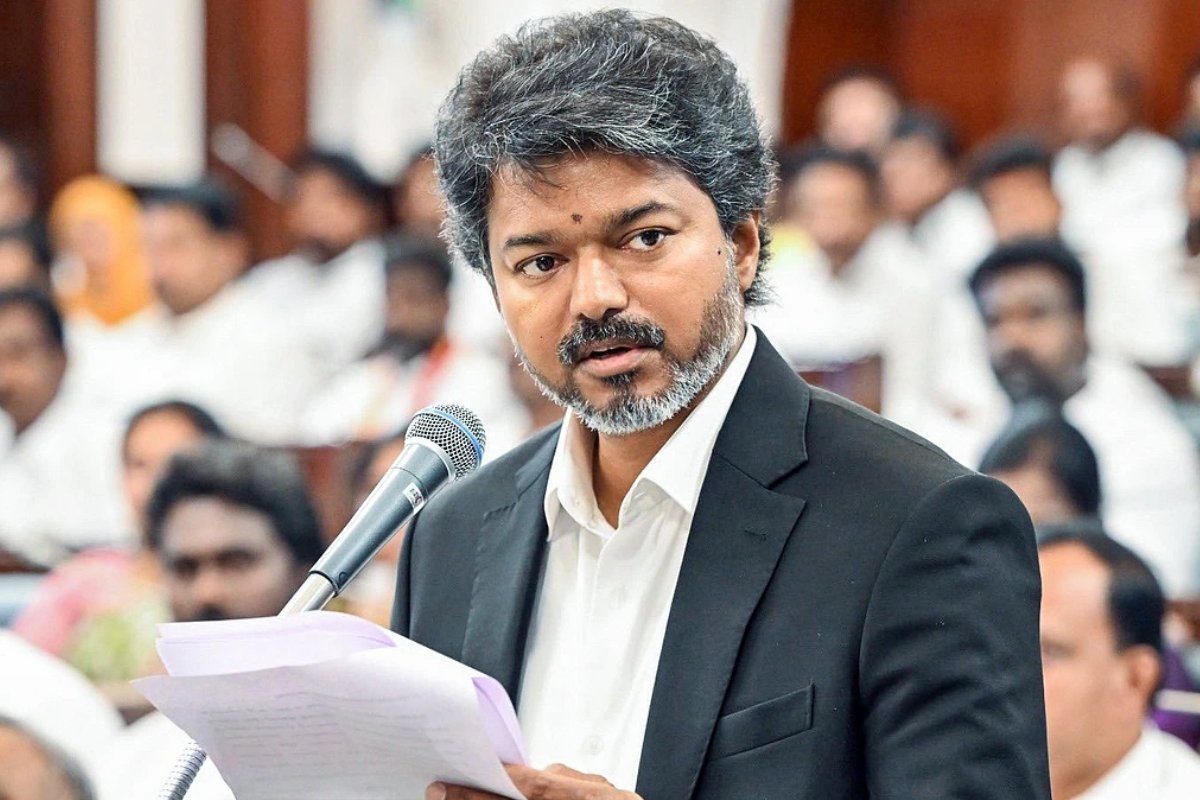 முதலமைச்சர் விஜய் அணிந்திருக்கும் இந்த சட்டையின் விலை எவ்வளவு தெரியுமா? முழு விவரம் இதோ | Trisha Insta Post Cm Vijay Shirt Price