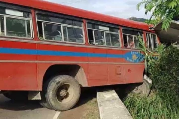 சற்று முன் மீண்டுமொரு பேருந்து விபத்து ; 7 பேர் படுகாயம்