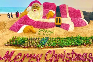 சொக்க வைக்கும் கிறிஸ்துமஸ் தாத்தா மணல் சிற்பம்