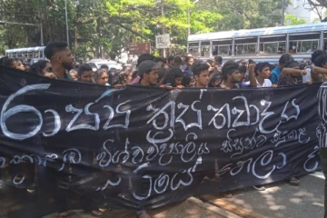 கொழும்பில் திடீரென ஒன்றுகூடிய பல்கலைக்கழக மாணவர்கள்!