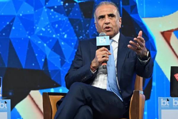 18 வயதில் ரூ 20,000 கடனாக வாங்கி பல பில்லியன் டொலர் சாம்ராஜ்யத்தை உருவாக்கிய நபர் | Borrowed 20000 Built Billion Dollar Empire