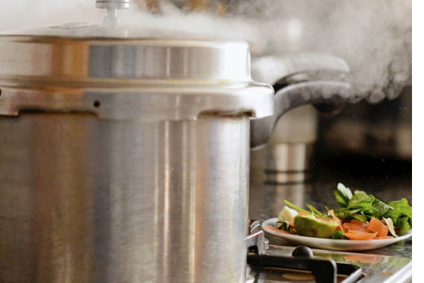 பிரஷர் குக்கரில் மறந்தும் கூட இந்த 3 உணவுகளையும் சமைக்காதீர்கள்! மீறினால்... பேராபத்து? | Food 3 Foods You Should Never Cook In A Pressure