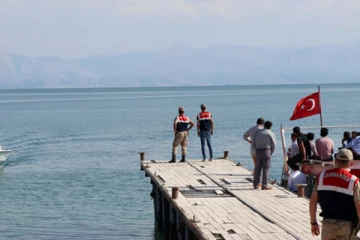 ஆப்கானிஸ்தானில் படகு விபத்தில் 20 பேர் மாயம்