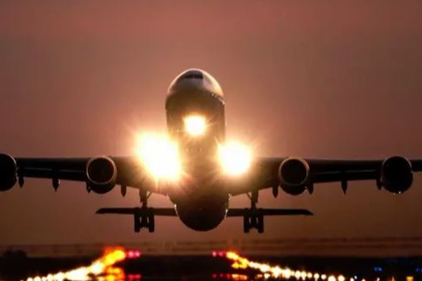 டெல்லி - அமெரிக்கா: விமானத்தில் பயணம் செய்யும் 2 குழந்தைகளுக்கு தொற்று உறுதி - பயணிகள் அச்சம் | Delhi To America Floght 2 Baby Covid Affect