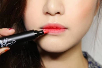 கொரிய பெண்கள் உதட்டை சிவப்பாக வைத்திருக்கும் ரகசியம் என்ன தெரியுமா? நீங்களே தயாரிக்கலாம்..!