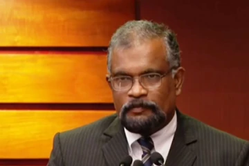 ශ්‍රී ලංකාවේ රාජ්‍ය සේවකයන්ට වැටුප් ගෙවන්න මුදල් නෑ.ං මුදල් අමාත්‍යාංශ ලේකම්ගෙන් මාද්‍ය හමුවක්. (VIDEO)