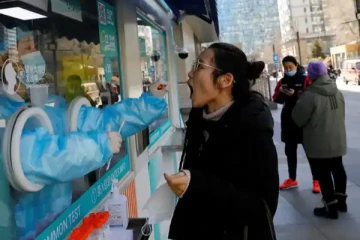 சீனாவில் அதிகரிக்கும் கொரோனா தொற்று - மக்கள் வீடுகளை விட்டு வெளியே வர தடை..!