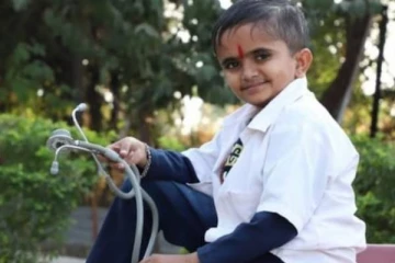 அரசு மருத்துவரான 3 அடி உயரமுள்ள இளைஞர்.., பல தடைகளை தாண்டி சாதனை