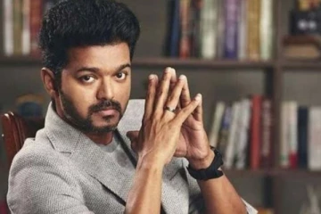 விஜய் மக்கள் இயக்கத்தை சேர்ந்த கார்கள் தடுத்து நிறுத்தப்பட்டதால் பரபரப்பு!