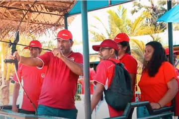 உலகின் பல இடங்களை சுற்றி பார்த்த வெளிநாட்டு வைத்தியர்களுக்கு இயக்கச்சியில் காத்திருந்த ஆச்சரியம்! (Video)