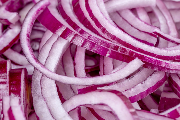 ஒரே ஒரு துண்டு பச்சை வெங்காயத்தை இனிமே டெய்லி சாப்பிடுங்க! கெட்ட கொழுப்பு கரைந்து விடும் | Importance Of Raw Onion In Your Diet