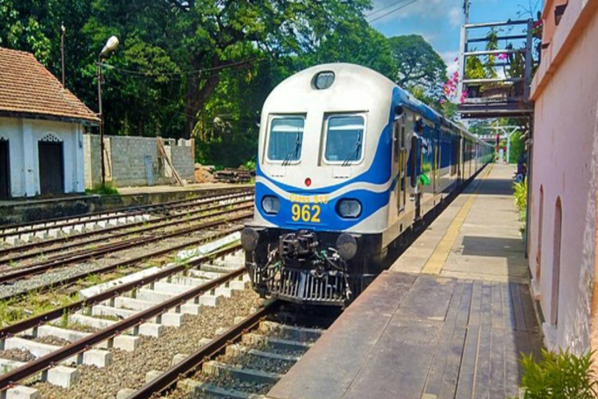 வடக்குக்கான தொடருந்து சேவைகள் மீண்டும் ஆரம்பம் - பொதுமக்களுக்கு முக்கிய அறிவுறுத்தல் | Train Service To Jaffna To Resume From April 9Th