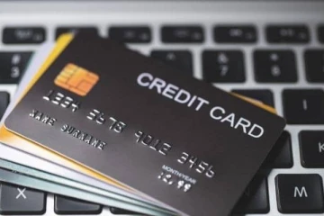 பிறரின் கடன் அட்டைகளின் தரவுகளை பயன்படுத்தி மோசடியில் ஈடுபட்ட இளைஞன்