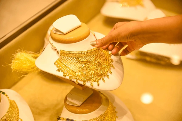 இந்தியாவை விட எந்தெந்த நாடுகளில் தங்கம் விலை குறைவு? முழுவிபரம் இதோ | Country Where The Gold Rate Is Low இந்தியாவை விட எந்தெந்த நாடுகளில் தங்கம் விலை குறைவு? முழுவிபரம் இதோ | Country Where The Gold Rate Is Low