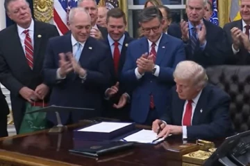 அமெரிக்காவில் அரச முடக்கம் முடிவுக்கு வந்தது; கையெழுத்திட்டார் டிரம்ப்