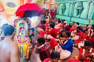 யாழ் தொண்டைமானாறு செல்வ சந்நிதியான் ஆலயத்தில் 108 ஜோடிகளுக்கு திருமணம்; நெகிழவைத்த வெளிநாட்டு தம்பதி !