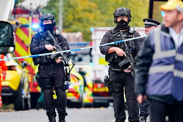 பிரிட்டனில் யூத ஆலயம் அருகே பயங்கரவாத தாக்குதல் ; 2 போ் பலி | Terrorist Attack Jewish Synagogue Britain 2 Dead