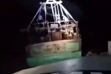 ඉන්දීය ධීවරයන් 12ක් හසුකරගත් භයානක රාත්‍රි නාවික හමුදා මෙහෙයුම.. වීඩියෝ සහිතයි (VIDEO)