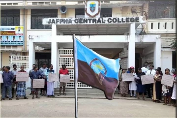 யாழ் மத்திய கல்லூரி அதிபர் விவகாரத்தில் அரசியல் தலையீடுகள் இல்லை : பெற்றோர்கள் சுட்டிக்காட்டு