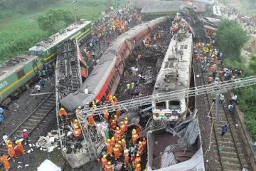 இந்தியாவை உலுக்கிய ரயில் விபத்து; மகனை கண்டுபிடிக்க உதவுங்கள்; தவிக்கும் தந்தை!