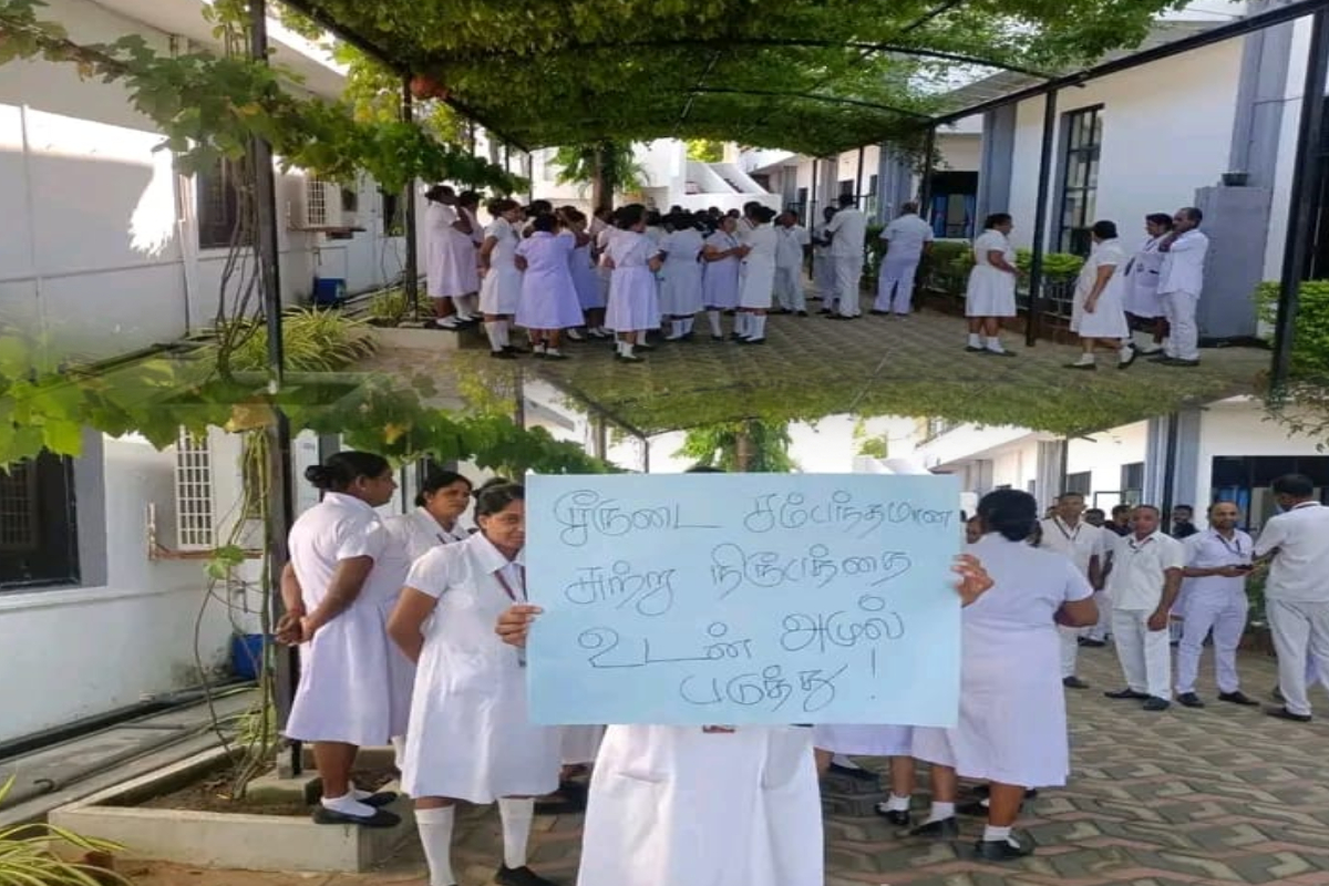 கல்முனை வைத்தியசாலையில் சீருடை; கவனயீர்ப்பு போராட்டம் | Uniforms At Kalmunai Hospital Staff Protest