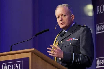 முழு பிரித்தானியாவும் போருக்குத் தயாராகவேண்டும்: ராணுவத் தலைவர் எச்சரிக்கை