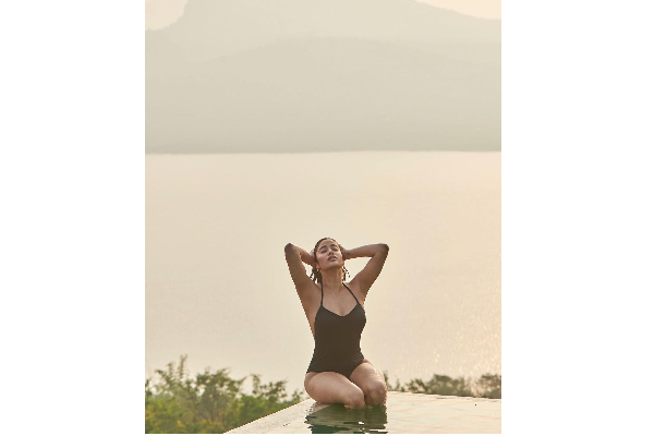 இவங்க எப்போவுமே இப்படி தான்.. அடங்காத நடிகை ஸ்ரீதேவி மகள் ஜான்வி கபூர் | Jhanvi Kapoor Bikini Picture Gone Viral