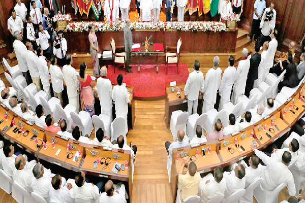 சற்றுமுன்னர் அனைத்து அமைச்சர்களும் பதவி விலகினர்! சூடுபிடிக்கும் அரசியல் களம் - ஐபிசி தமிழ்