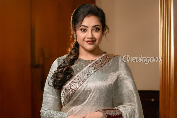 வெறும் 6 வயது குறைவான நடிகருக்கு நான் அம்மாவா.. ஷாக் ஆன மீனா | Meena Shocked To Act As Mother Of Prithviraj