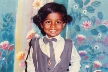 இந்த புகைப்படத்தில் இருக்கும் முன்னணி நட்சத்திரம் யார் தெரியுமா.. இந்திய சினிமாவையே திரும்பி பார்க்க வைத்தவர்