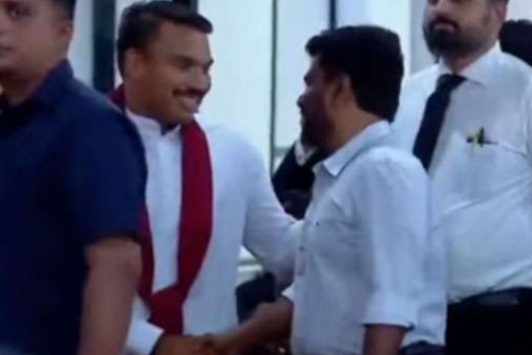நாமல் அவசரமாக வெளிநாடு சென்றது ஏன்..! வெளியான தகவல் | Reason Behind Namal S Maldives Visit