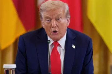 பின் வாங்கும் ட்ரம்ப் ; சீனா மீதான 100 சதவீத வரி விதிப்பை கைவிட தீர்மானம்