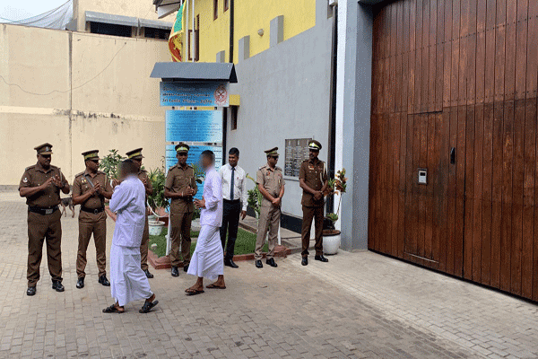 49 கைதிகளுக்கு ஜனாதிபதி விசேட பொதுமன்னிப்பு ; யாழில் இரு கைதிகள் விடுதலை | Two Prisoners Released In Jaffna Independence Day