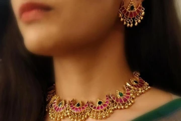 எகிறிக்கொண்டே போகும் தங்க விலை - கலக்கத்தில் இல்லத்தரசிகள்!