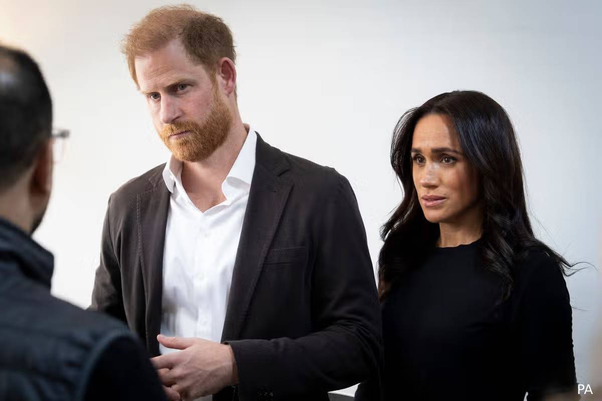 இளவரசர் ஹரியின் பிள்ளைகளுக்கு பாதுகாப்பு தொடர்பில் ஏற்பட்ட பிரச்சினை: நிபுணர் ஆலோசனை | Harry To Follow William Example After School Issue இளவரசர் ஹரியின் பிள்ளைகளுக்கு பாதுகாப்பு தொடர்பில் ஏற்பட்ட பிரச்சினை: நிபுணர் ஆலோசனை | Harry To Follow William Example After School Issue