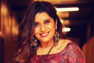 தொகுப்பாளினி பிரியங்கா வாங்கும் சம்பளம் எவ்வளவு தெரியுமா.. முழு விவரம் இதோ