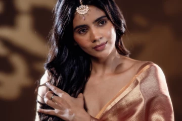 பிக் பாஸ் சௌந்தர்யா சேலையில் அழகிய போட்டோஷூட்