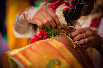 காதலிக்கு திருமணம்; காதலன் முடிவால் உறவினர்கள் அதிர்ச்சி