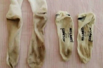 துர்நாற்றம் வீசும் சாக்ஸை வாங்கி சுவைக்கும் வினோதமான மனிதர்! மாதம் இவ்வளவு விலை கொடுத்து வாங்குகிறாரா?